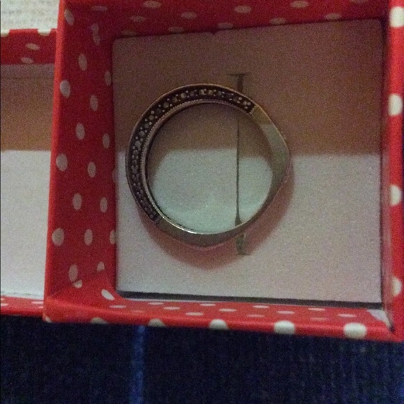 Pretty silver ring - Picture 2 of 4